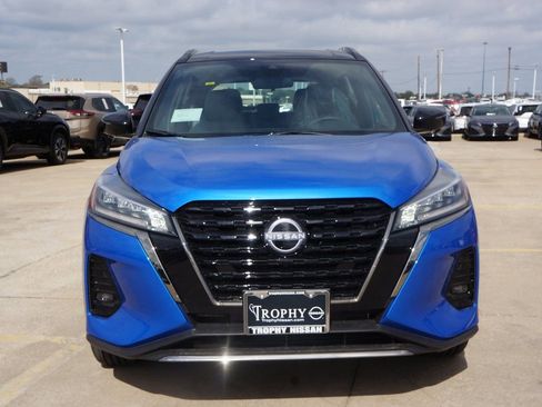 Used 2024 Nissan Kicks SR w/ SR Premium Package image 3