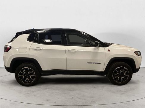 Used 2025 Jeep Compass Trailhawk AWD/4WD image 6