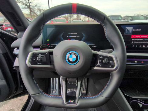 Used 2025 BMW i5 M60 w/ Premium Package image 24