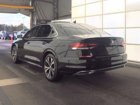 Used 2021 Volkswagen Passat 2.0T SE FWD image 2