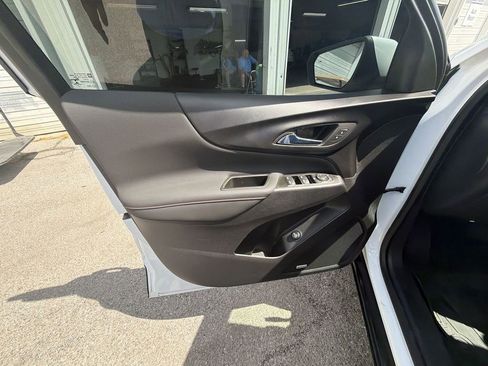 Used 2022 Chevrolet Equinox RS w/ RS Leather Package FWD image 13