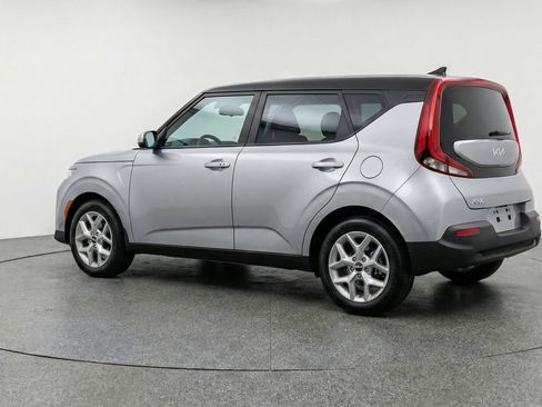 Used 2025 Kia Soul LX w/ LX Technology Package FWD image 6