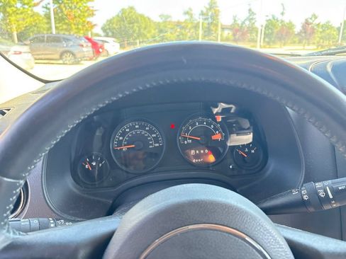 Used 2016 Jeep Patriot High Altitude FWD image 13