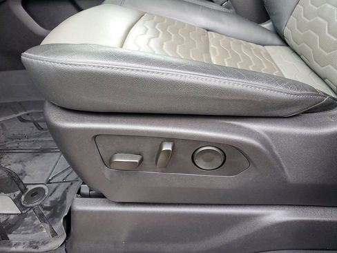 Used 2024 Chevrolet Silverado 1500 ZR2 image 6