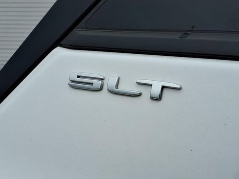 Used 2024 GMC Terrain SLT AWD/4WD image 26