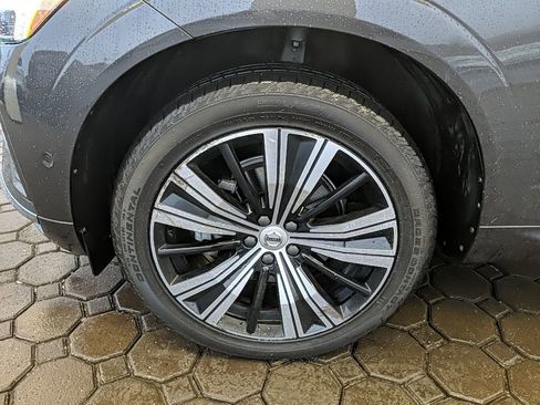 Used 2022 Volvo XC60 B5 Inscription w/ Advanced Package image 11