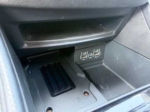 Used 2025 Chrysler Pacifica Limited FWD image 19