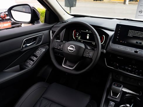 New 2026 Nissan Rogue Platinum w/ Platinum Premium Package image 9