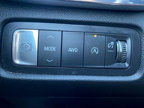 Used 2025 GMC Acadia Elevation image 34