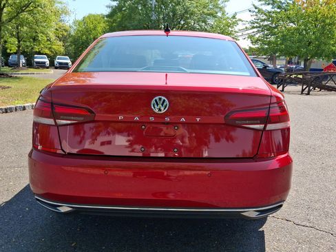 Certified 2022 Volkswagen Passat 2.0T FWD image 5