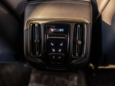 Used 2025 Aston Martin DBX 707 image 38