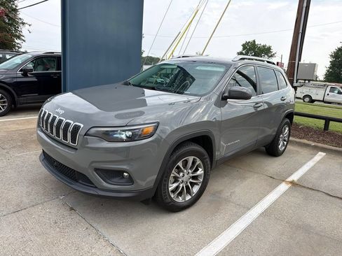 Used 2021 Jeep Cherokee Latitude Lux w/ Sun & Sound Group AWD/4WD image 3