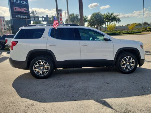 Used 2023 GMC Acadia SLT w/ Preferred Package image 4