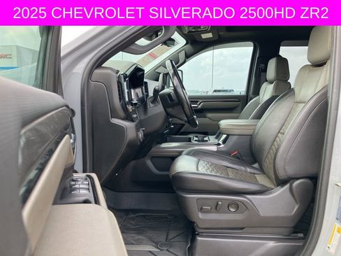 Used 2025 Chevrolet Silverado 2500 ZR2 w/ Technology Package image 21