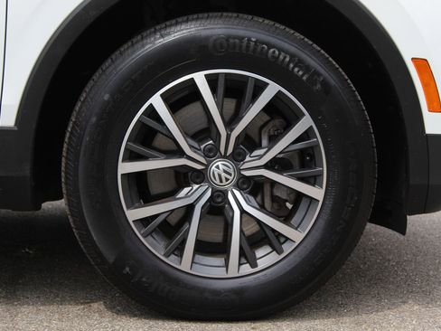 Used 2019 Volkswagen Tiguan SE w/ Panoramic Sunroof Package AWD/4WD image 27