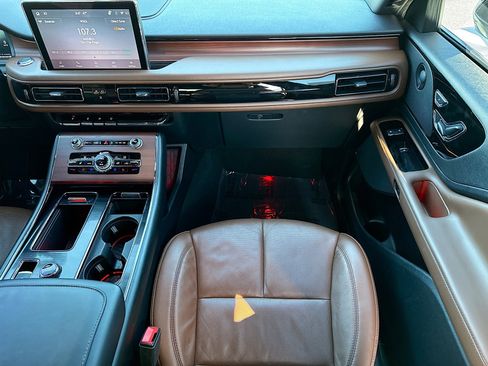 Used 2023 Lincoln Aviator Reserve w/ Equipment Group 201A image 19