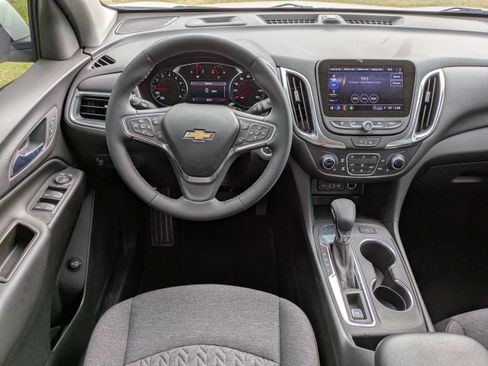 Used 2024 Chevrolet Equinox LT FWD image 17