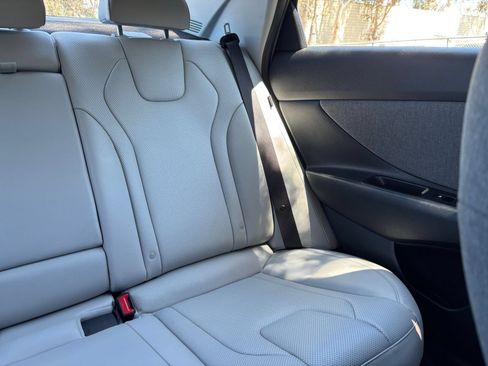 Used 2025 Hyundai Elantra Limited FWD image 38