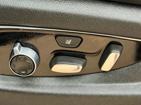Used 2016 Cadillac Escalade ESV Platinum AWD/4WD image 36