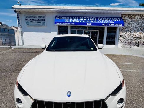 Used 2017 Maserati Levante AWD/4WD image 3