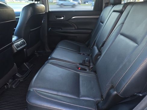 Used 2018 Toyota Highlander Limited image 8