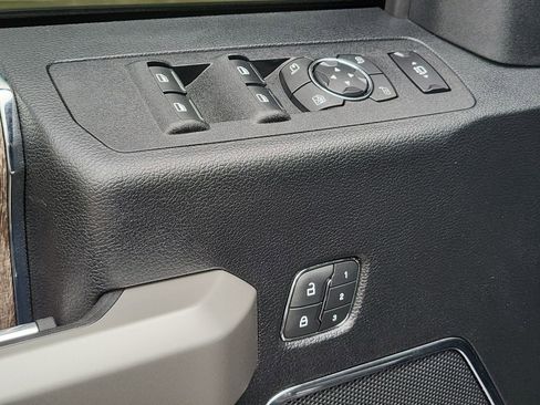 Used 2019 Ford F250 Lariat w/ Lariat Ultimate Package AWD/4WD image 23