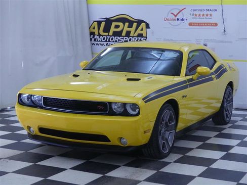Used 2012 Dodge Challenger R/T RWD image 4