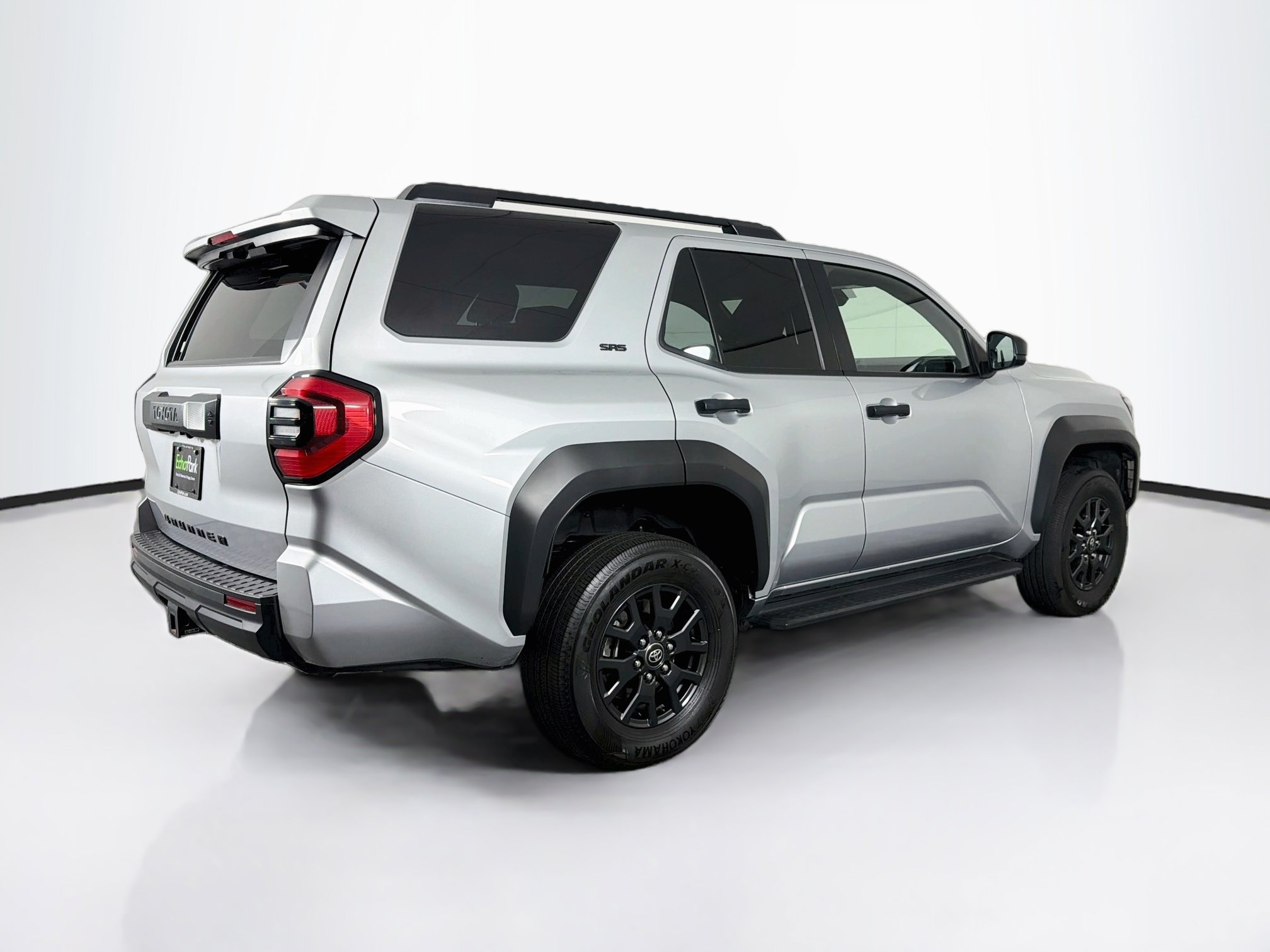Used 2025 Toyota 4Runner SR5 AWD/4WD image 9