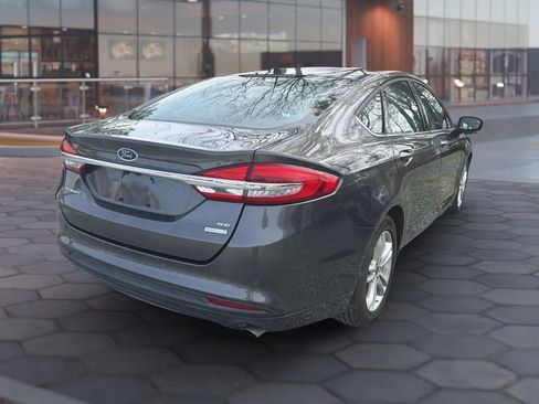 Used 2018 Ford Fusion SE w/ Fusion SE Technology Package FWD image 11