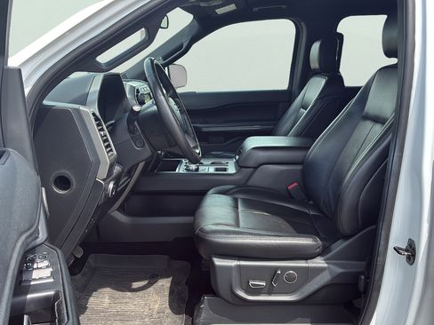 Used 2019 Ford Expedition XLT w/ Equipment Group 202A RWD image 19