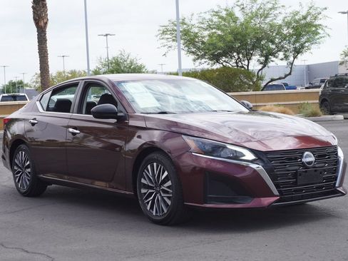 Used 2024 Nissan Altima 2.5 SV FWD image 4