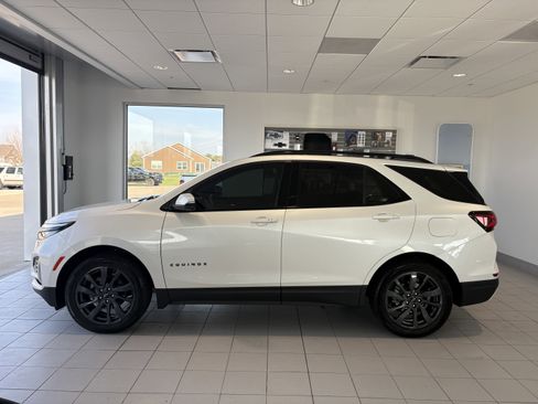 Used 2024 Chevrolet Equinox RS w/ RS Leather Package AWD/4WD image 2