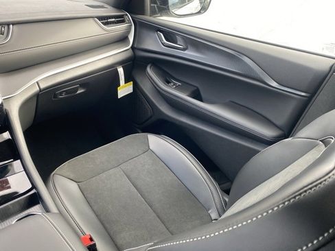 New 2025 Jeep Grand Cherokee L Altitude image 36