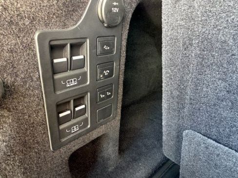 Used 2017 Land Rover Discovery First Edition AWD/4WD image 21