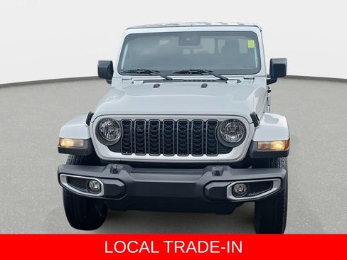 Used 2024 Jeep Gladiator Sport AWD/4WD image 2