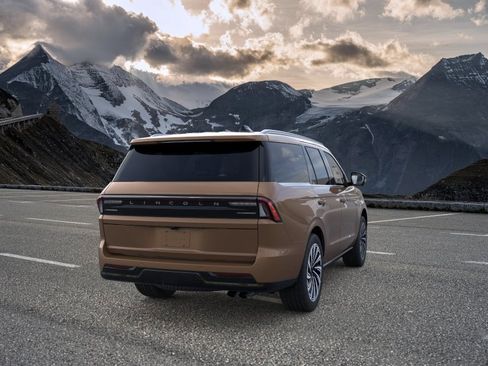 New 2026 Lincoln Navigator Black Label AWD/4WD image 8
