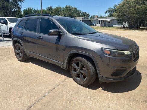 Used 2021 Jeep Cherokee Latitude Plus FWD image 3