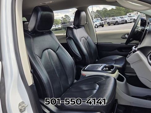 Used 2024 Chrysler Pacifica Touring-L FWD image 17