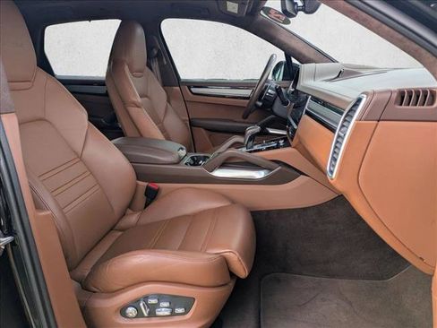 Used 2021 Porsche Cayenne Turbo image 22