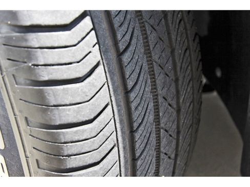 Used 2024 Cadillac XT4 Luxury w/ Cold Weather Package FWD image 33