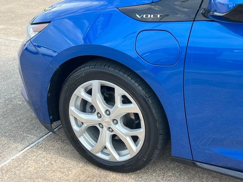Used 2017 Chevrolet Volt Premier w/ Driver Confidence II Package FWD image 14