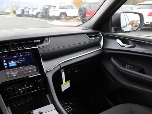 New 2025 Jeep Grand Cherokee 4WD image 25