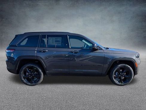 New 2026 Jeep Grand Cherokee Limited w/ Limited Altitude Package AWD/4WD image 2