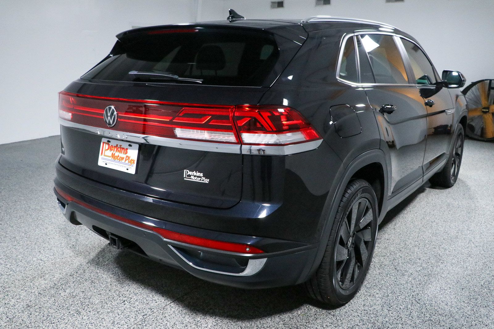 Used 2024 Volkswagen Atlas Cross Sport SE FWD image 7