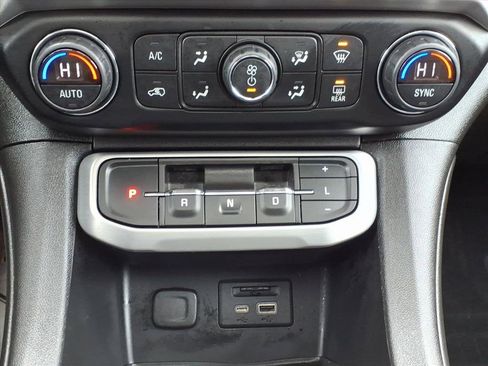 Used 2021 GMC Acadia SLT w/ Elevation Edition image 16