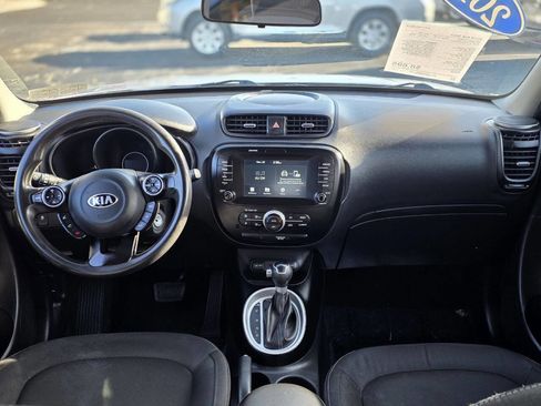 Used 2018 Kia Soul + image 13