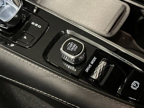 Used 2020 Volvo XC90 T8 Inscription image 23