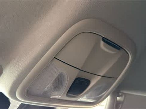 Used 2021 Jeep Cherokee Latitude Plus image 23