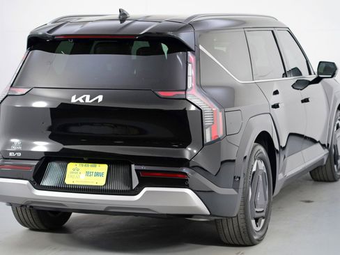 Used 2024 Kia EV9 Land image 57