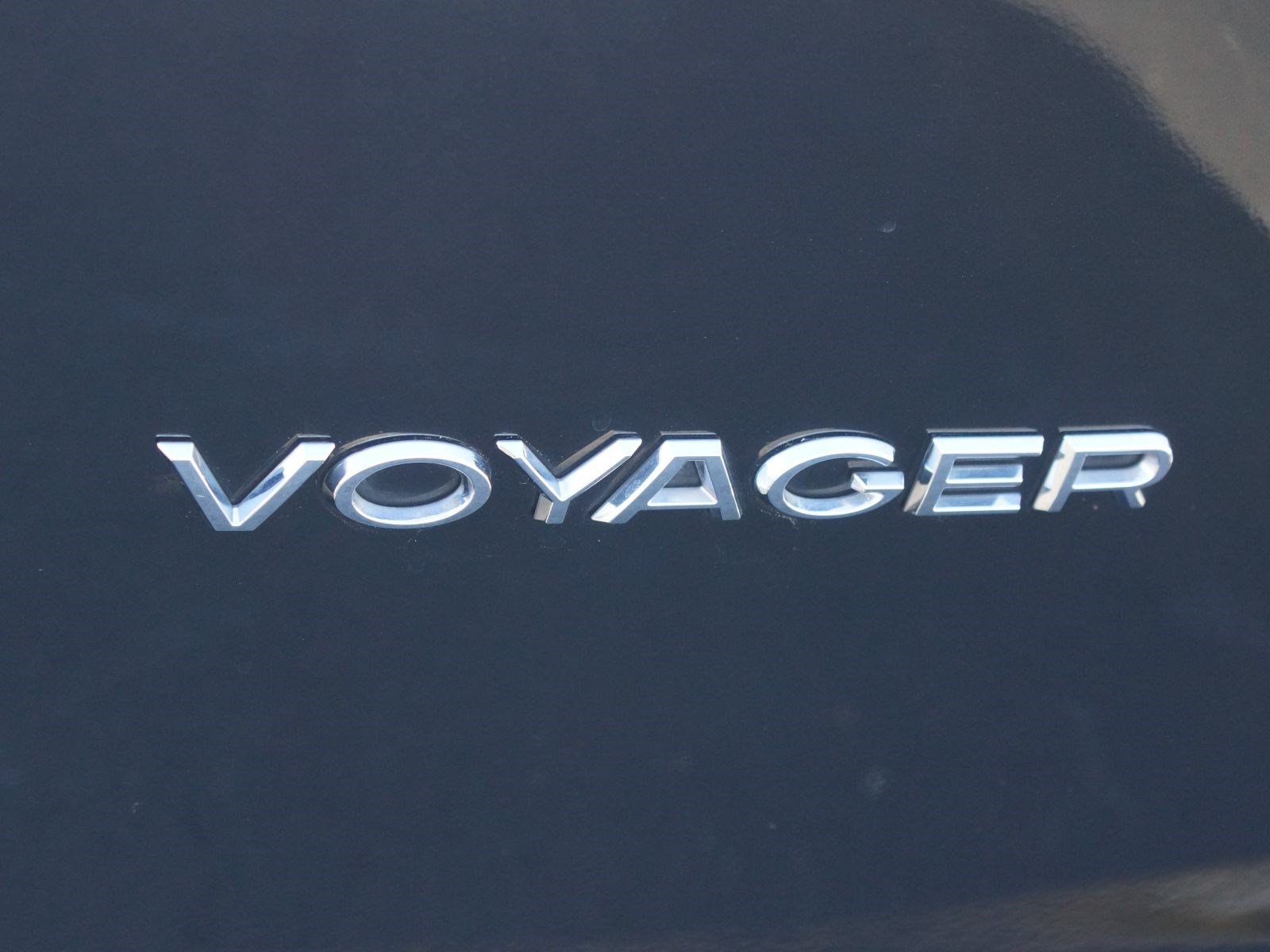 Used 2023 Chrysler Voyager LX FWD image 17